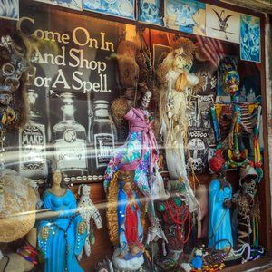 Meet your Posher, Marie Henri